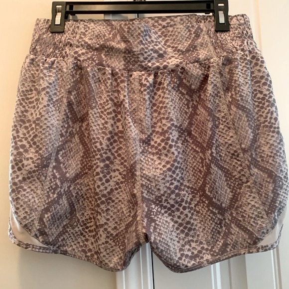 New! Balance Athletica Women’s “the Breeze” Running shorts Med Boa Lululemon - Picture 5 of 7